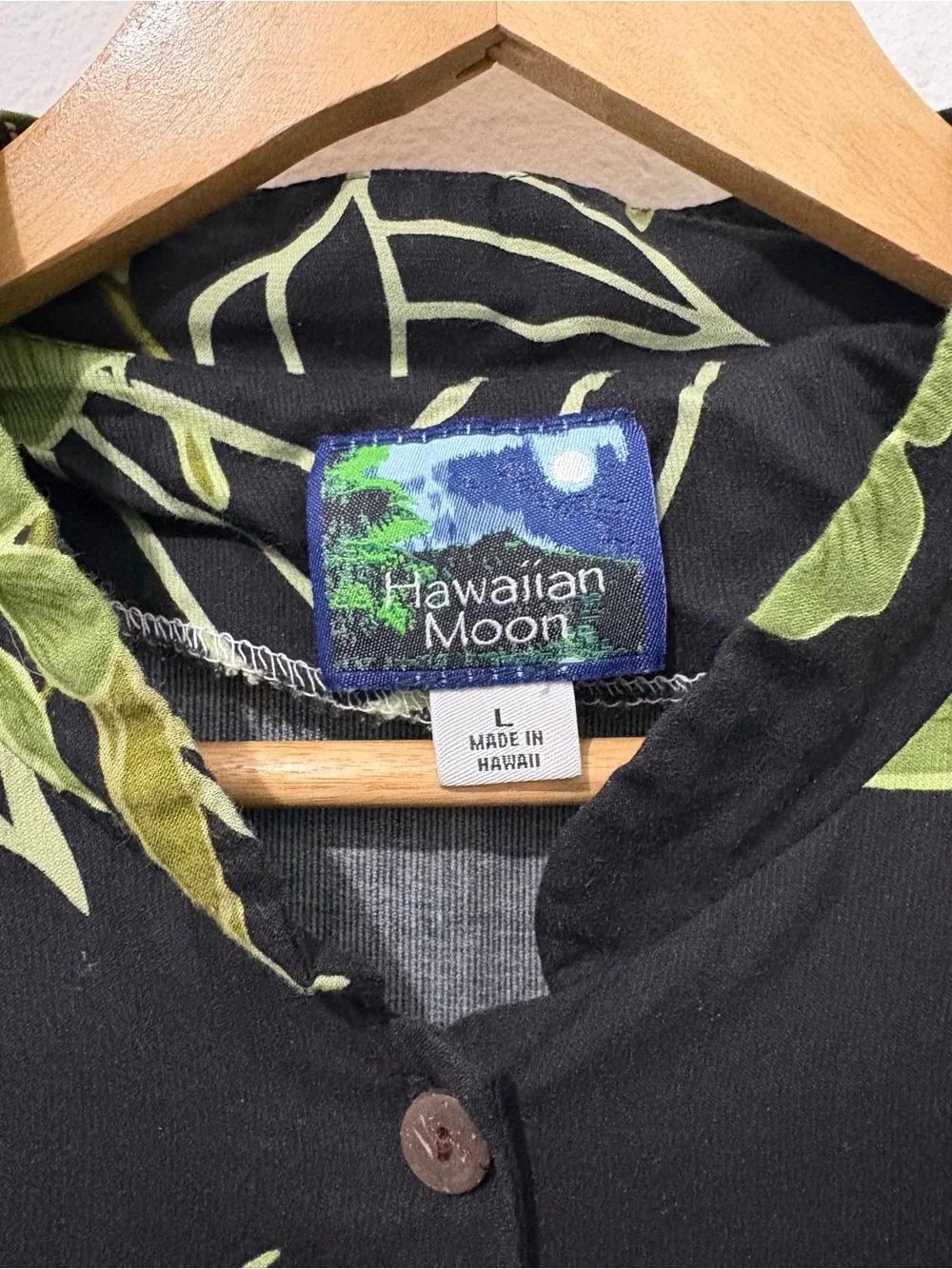 Vintage Hawaiian Black & Green Floral Short-Sleeve Button Down Shirt